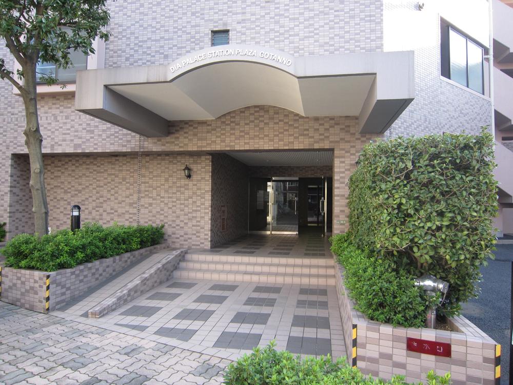 Entrance. Common areas