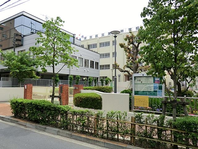 Junior high school. 950m to Adachi Ward fourth junior high school