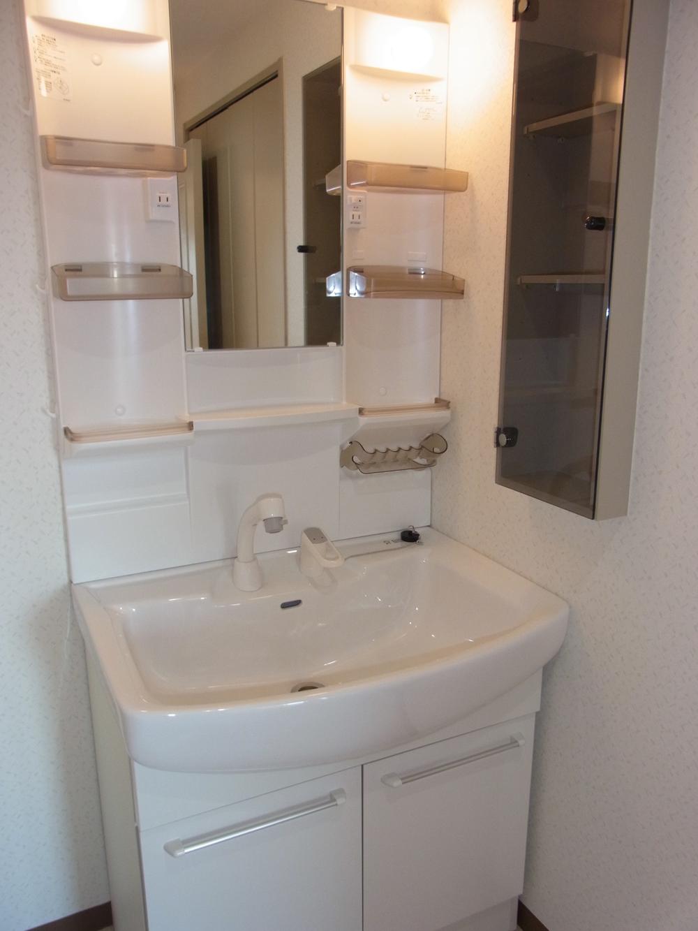 Wash basin, toilet. Indoor (11 May 2013) Shooting