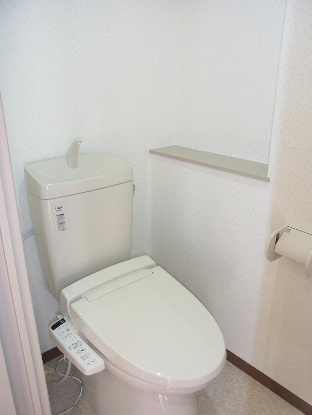 Toilet. Indoor (11 May 2013) Shooting