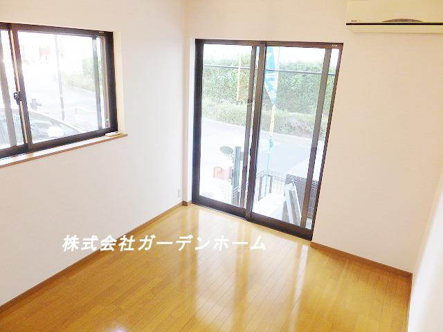 Non-living room. Since the spacious six-mat of Western-style spend relaxing !!