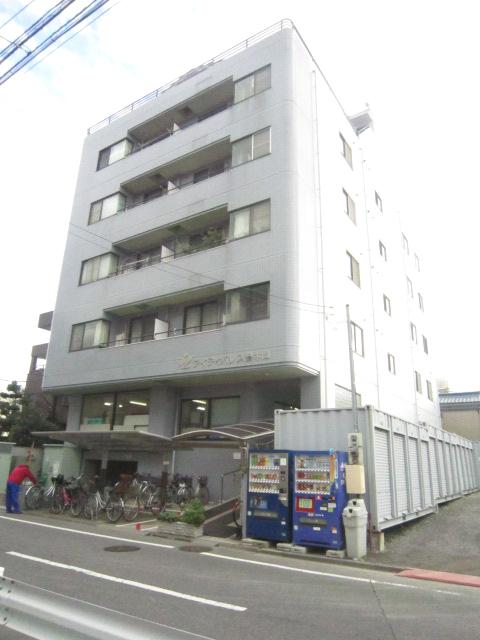 Local appearance photo. Local (11 May 2013) Shooting