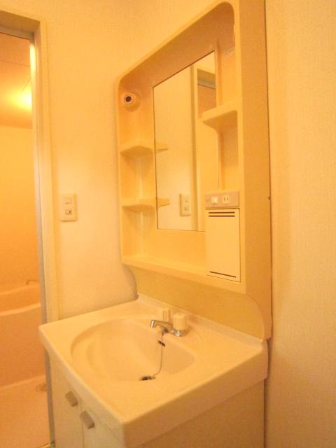 Wash basin, toilet. Indoor (11 May 2013) Shooting