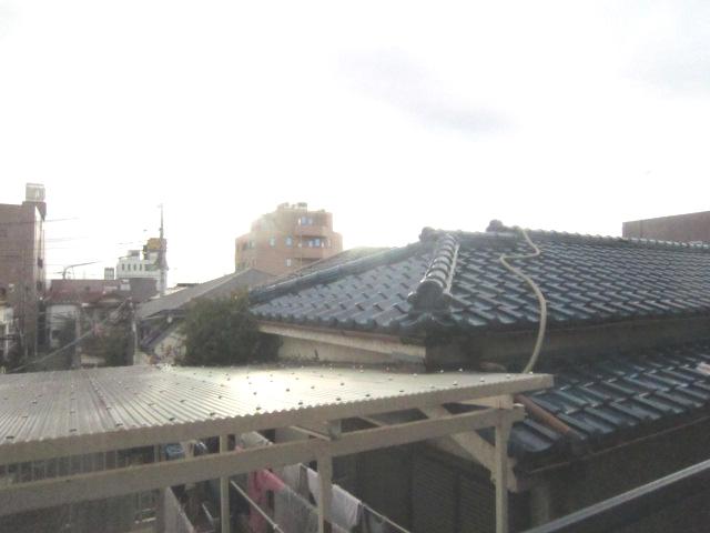 View photos from the dwelling unit. View from the site (November 2013) Shooting