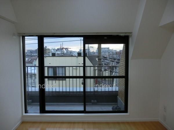 Non-living room. Bright sunshine will plug from window ☆