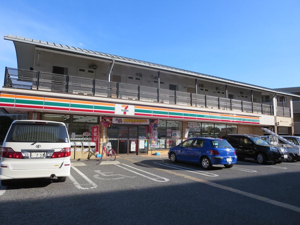 Convenience store. It is useful and something that there is a Seven-Eleven in the 230m front of the station until the Seven-Eleven Adachi Toneri 2-chome