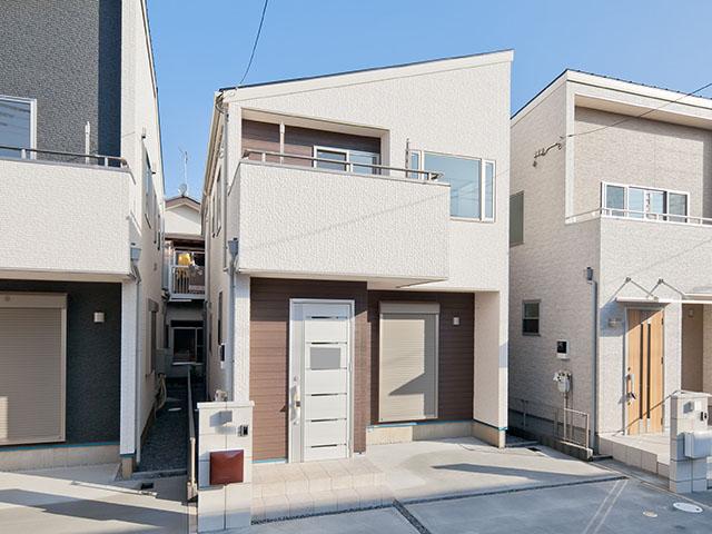 Local appearance photo. 5 Building