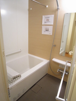 Bath. Add 焚式 Otobasu. It is bright and hygienic if there is a window