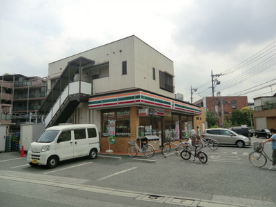 Convenience store. 300m to Seven-Eleven (convenience store)