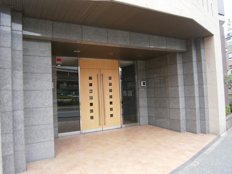 Entrance. Common areas