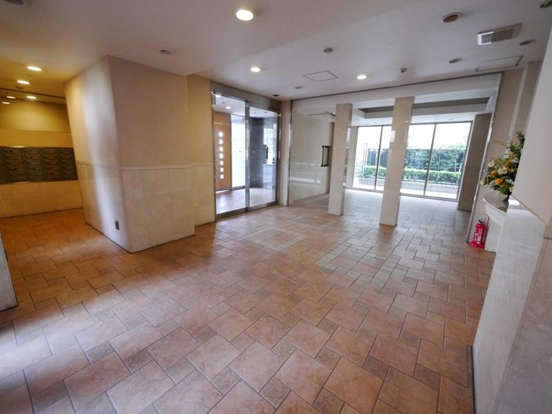 Entrance. Common areas