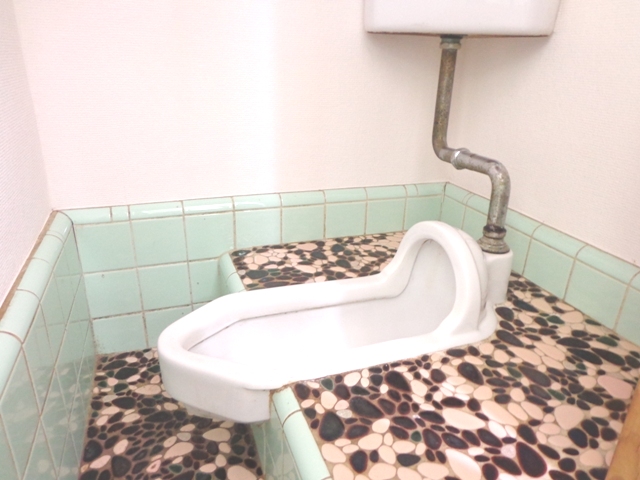 Toilet. 201, Room reference inversion type