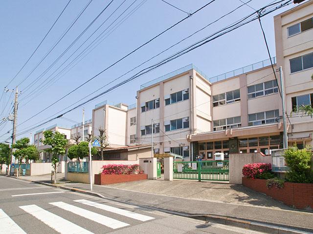 Primary school. 517m to Adachi Ward Mutsuki Elementary School