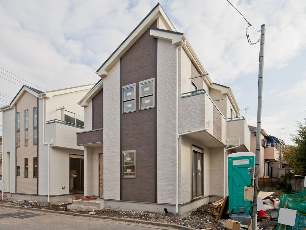 Local photos, including front road. Local (11 May 2013) Shooting