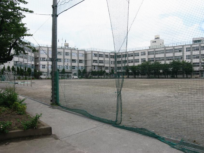 Junior high school. 340m to Adachi Ward eighth junior high school (junior high school)