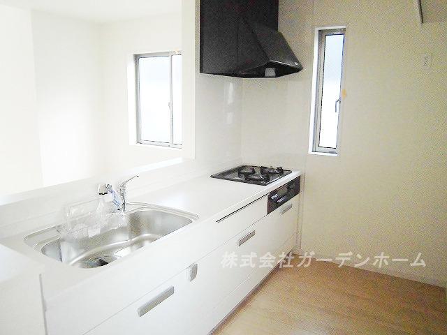 Model house photo. Wife stylish face-to-face system kitchen most popular !! (model house)