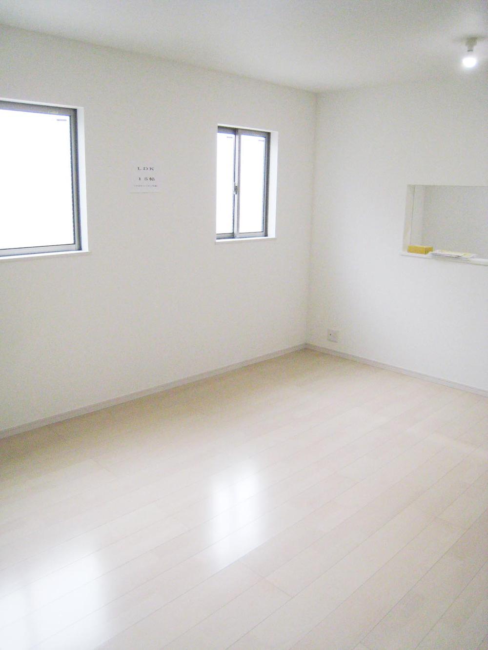 Same specifications photos (living)