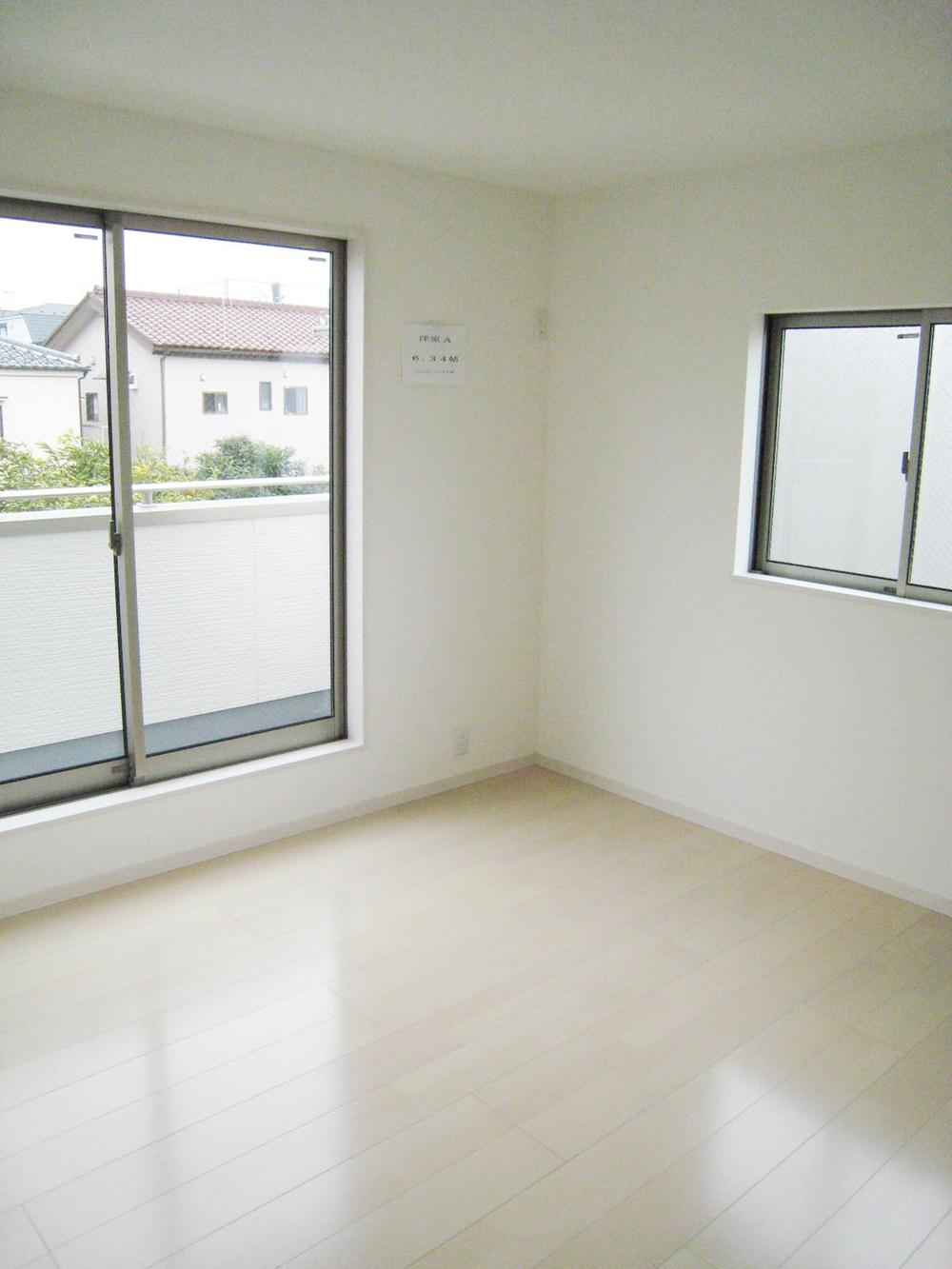 Same specifications photos (Other introspection)