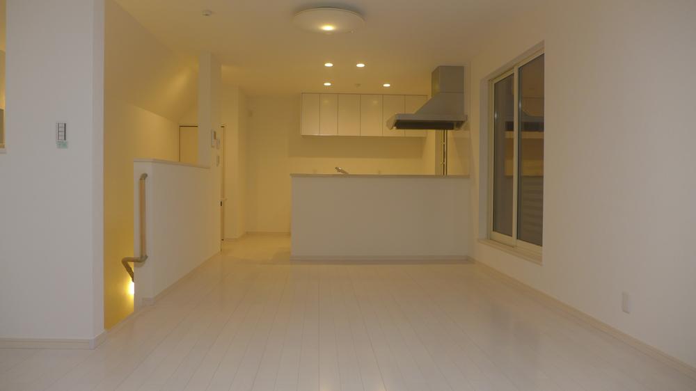 Living. Spacious 20.3 Pledge L.