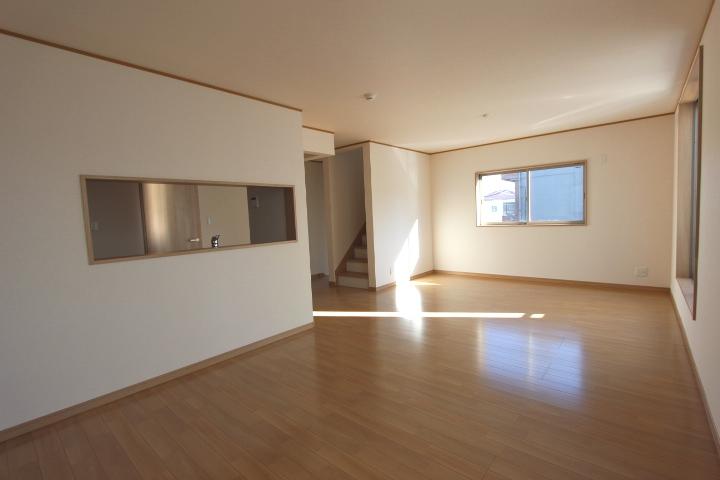 Living. 19 Pledge than the spacious living room, In the space gather natural and your family. Indoor (12 May 2013) Shooting