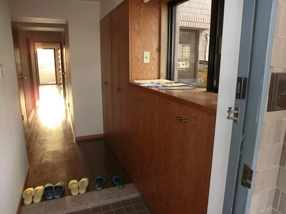 Entrance. Spacious foyer housed plenty