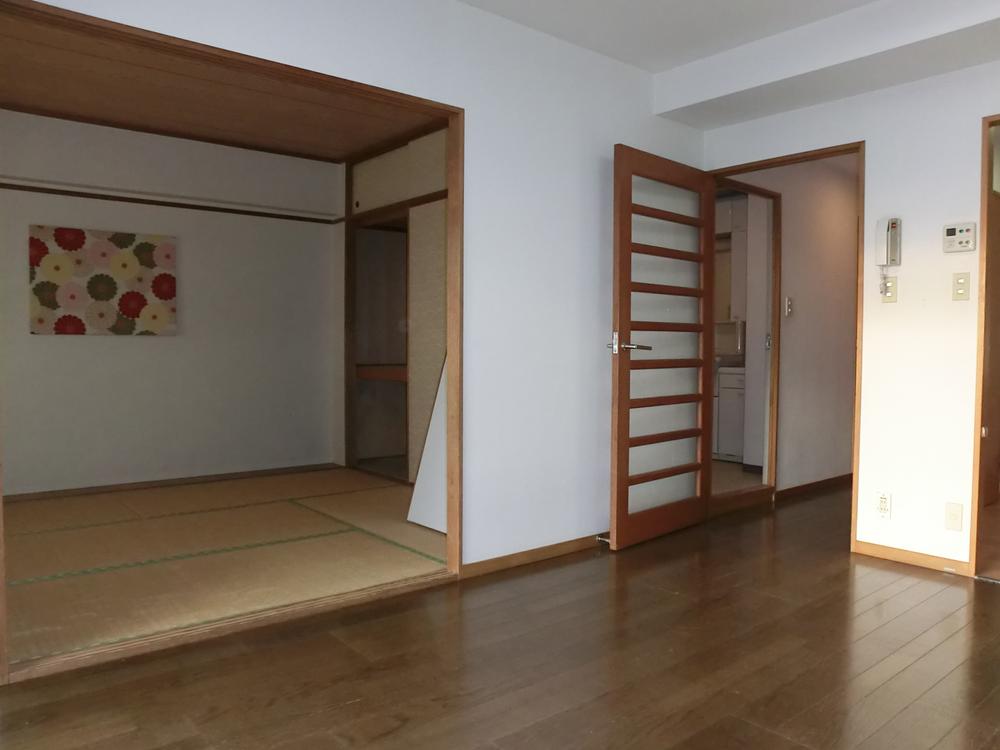 Living. Living 7.9 Pledge