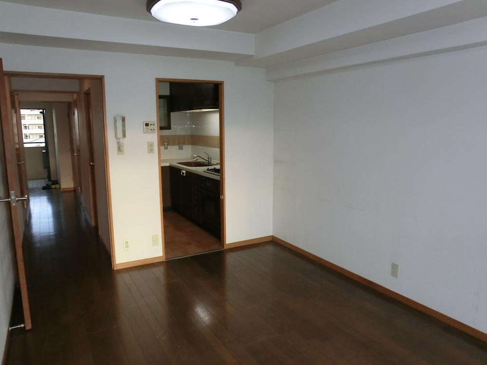 Living. Living 7.9 Pledge