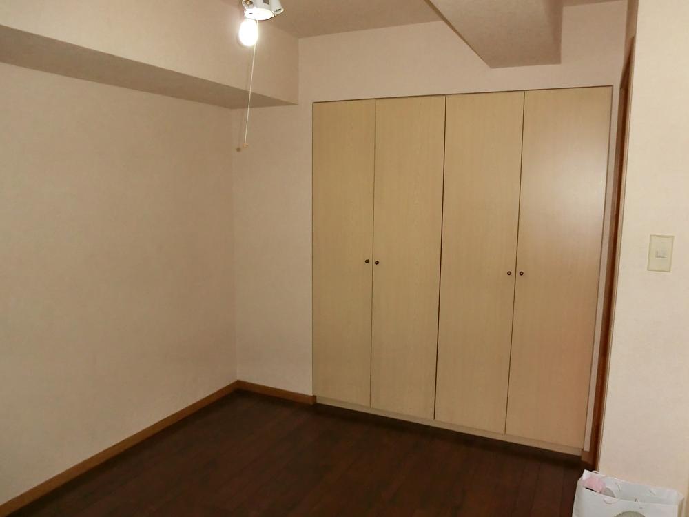 Receipt. Closet are two storage plenty