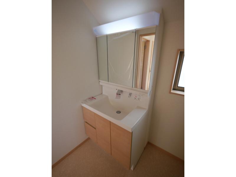 Wash basin, toilet. 1 Building Bathroom vanity