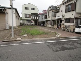 Local photos, including front road. Local Photos