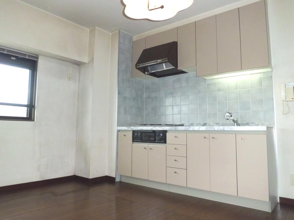 Living. dining kitchen