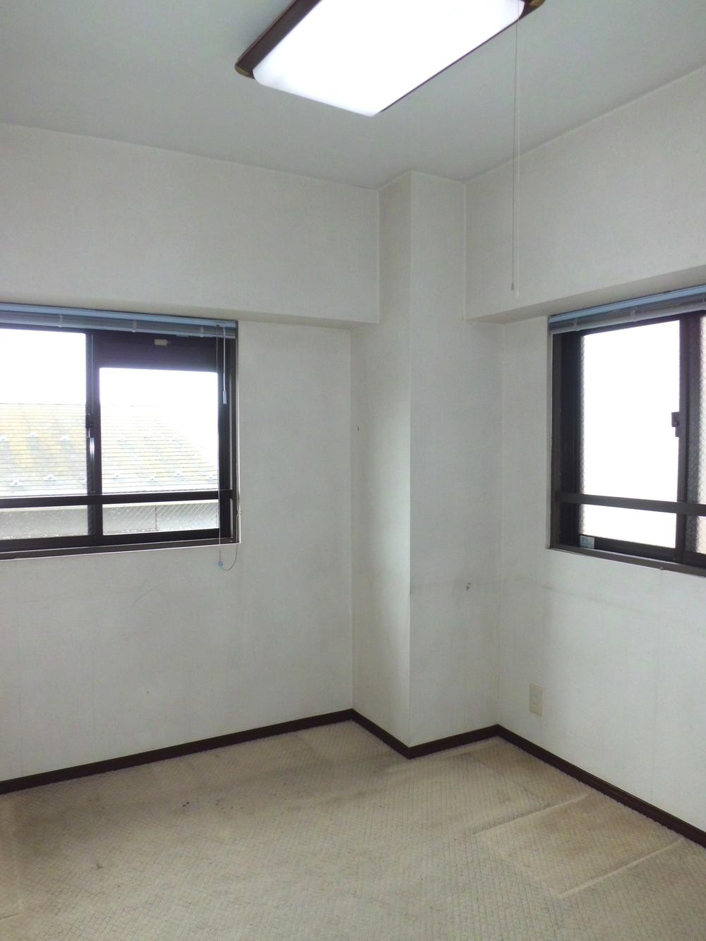 Non-living room. Southwest side Western-style