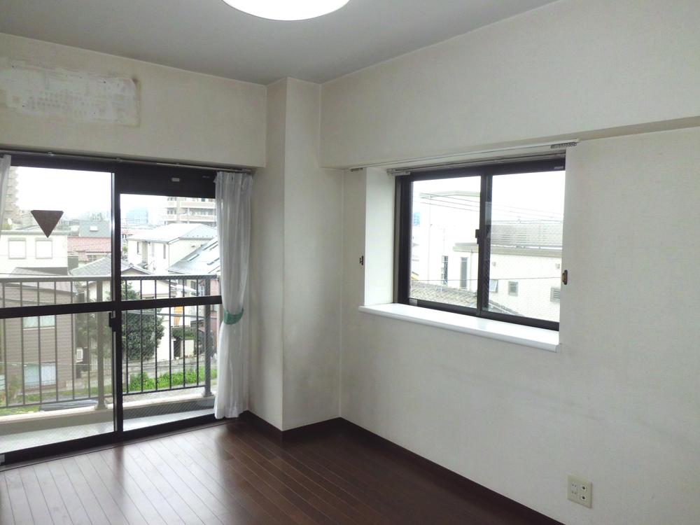 Non-living room. Southeast side Western-style