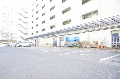 Parking lot. Monthly 18,690 yen ~  ※ Free to be checked