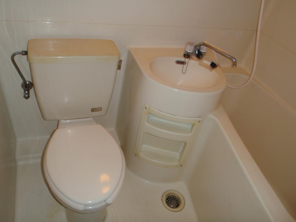 Toilet. 3-point unit