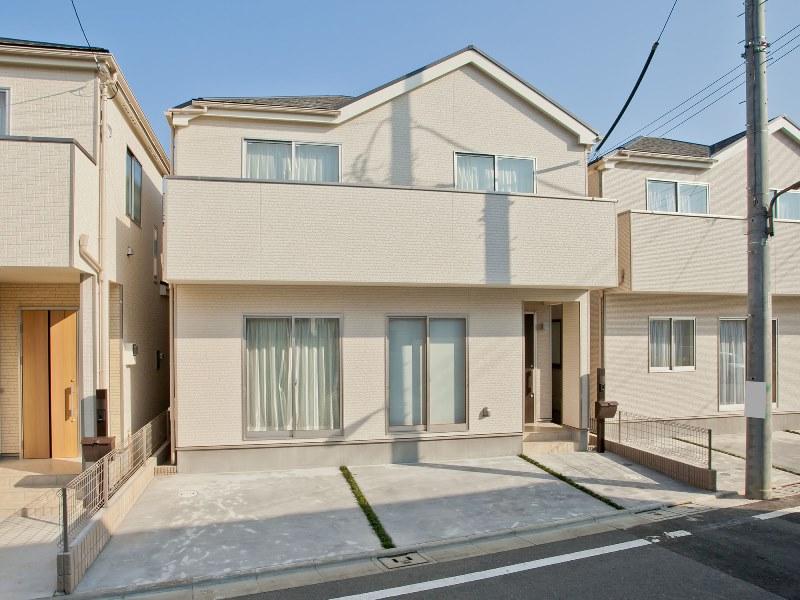 Local appearance photo. Local (September 2013) Shooting, V Building Wide type of balcony, Your laundry is also safe.