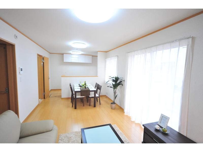 Living. Indoor (September 2013) Shooting, Q Building Living