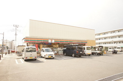 Convenience store. Seven-Eleven Adachi fan 2-chome up (convenience store) 306m