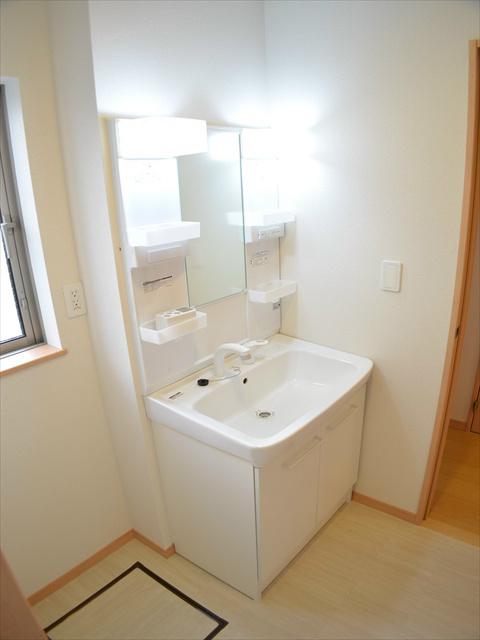 Wash basin, toilet. Wash basin with a shower