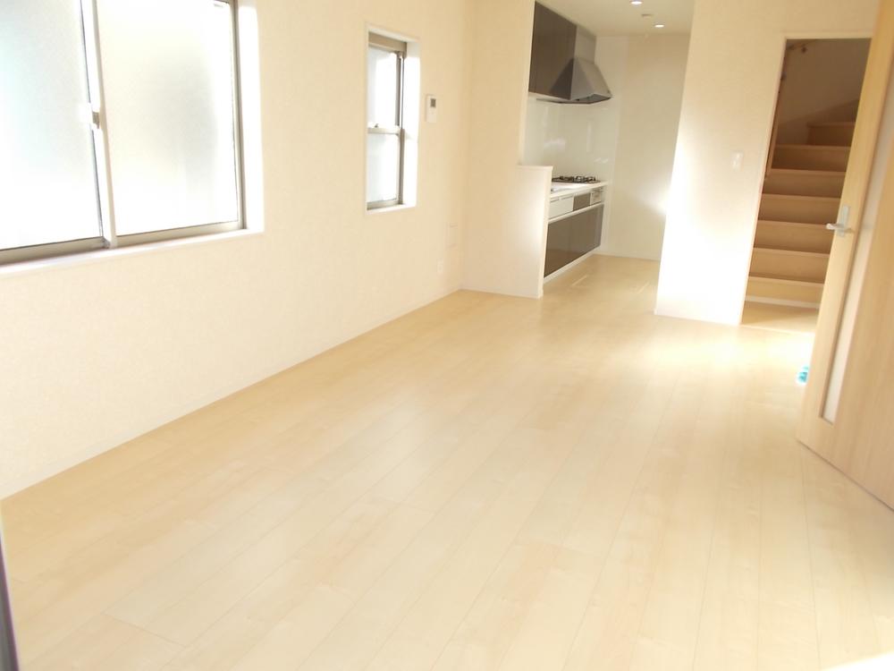 Living. Sunshine plenty of bright living