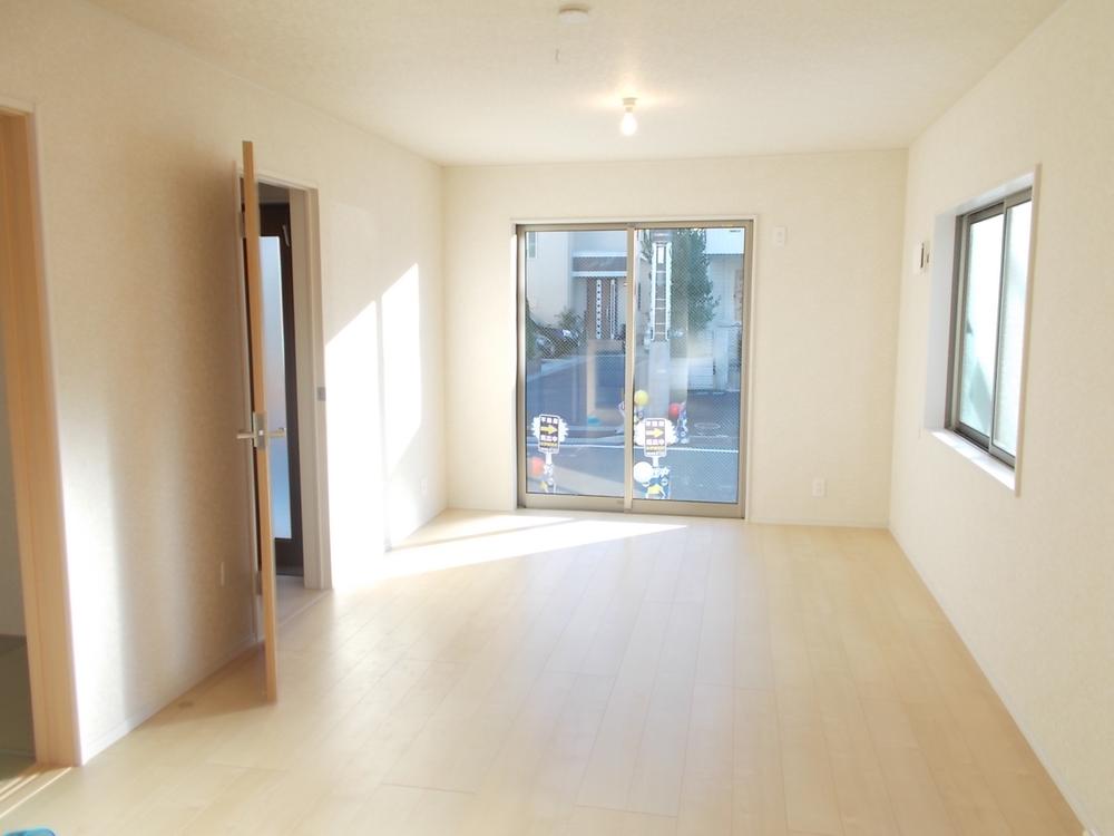 Living. Wide-spread family of smile ~ There living