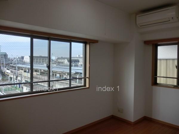 Non-living room. Bright two-sided lighting is attractive ☆