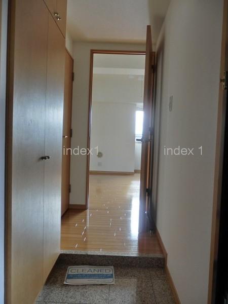 Entrance. It is human sensor corresponding ☆