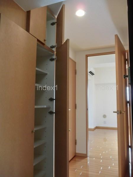 Receipt. Neat dispose of shoe storage is around the entrance