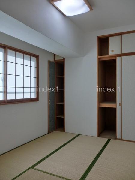 Non-living room. A clean Japanese-style room ☆ Closet some depth!
