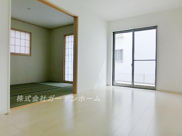 Model house photo. ■ With loft, With floor heating, Seismic grade tertiary acquisition. Day boasts of warm house. Also it has a popular bathroom ventilation dryer ■