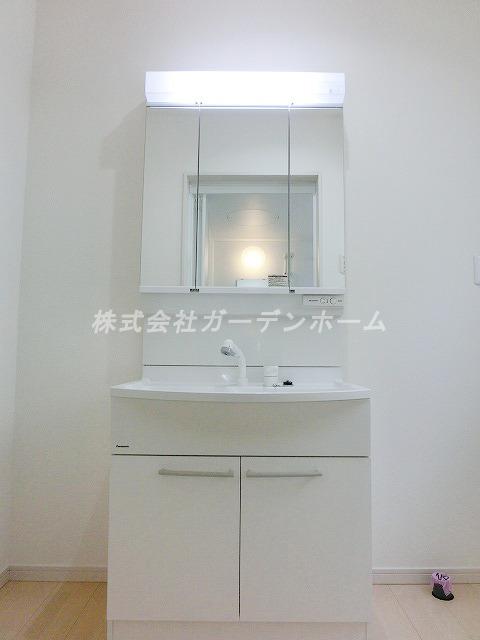 Model house photo. ■ With loft, With floor heating, Seismic grade tertiary acquisition. Day boasts of warm house. Also it has a popular bathroom ventilation dryer ■