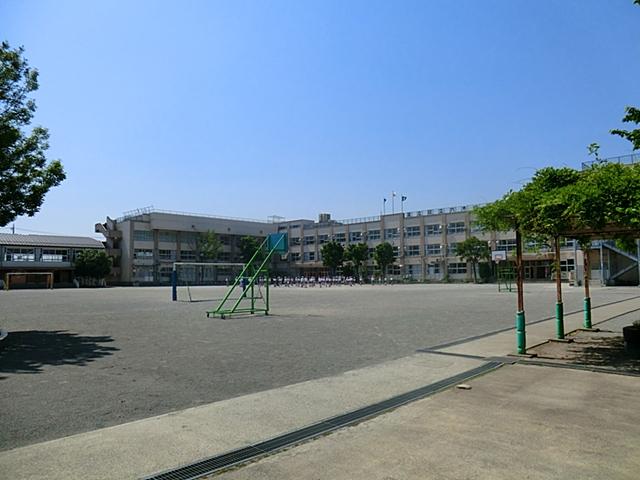 Primary school. Mutsuki until elementary school 295m