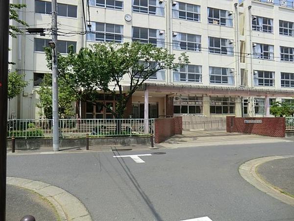 Junior high school. Yanaka 433m until junior high school
