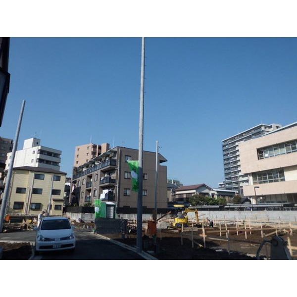 Local photos, including front road. Frontal road